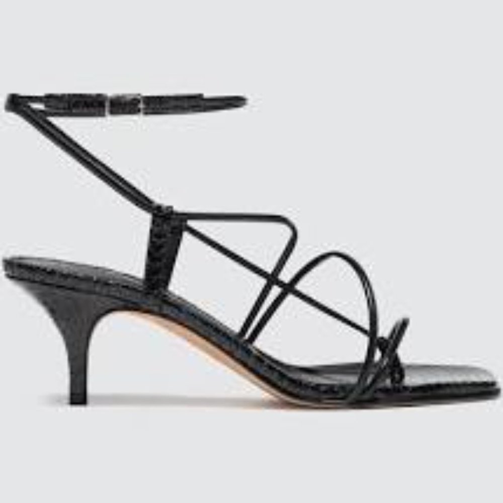 Emme Parsons Tobias Sandal